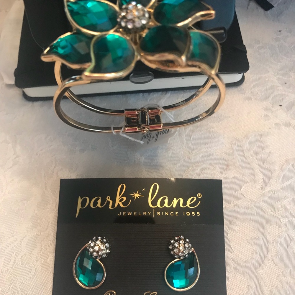 2 piece earring and bracelet set